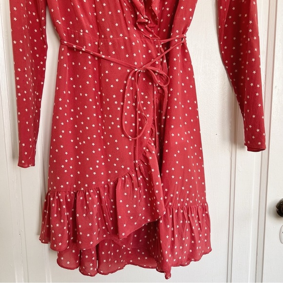 Réalisation • The Alexandra wrap silk mini dress Red Star print ruffled - Picture 7 of 15